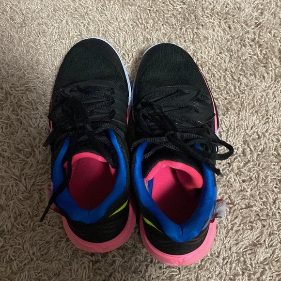 Kyrie Irving - Picture 5 of 9